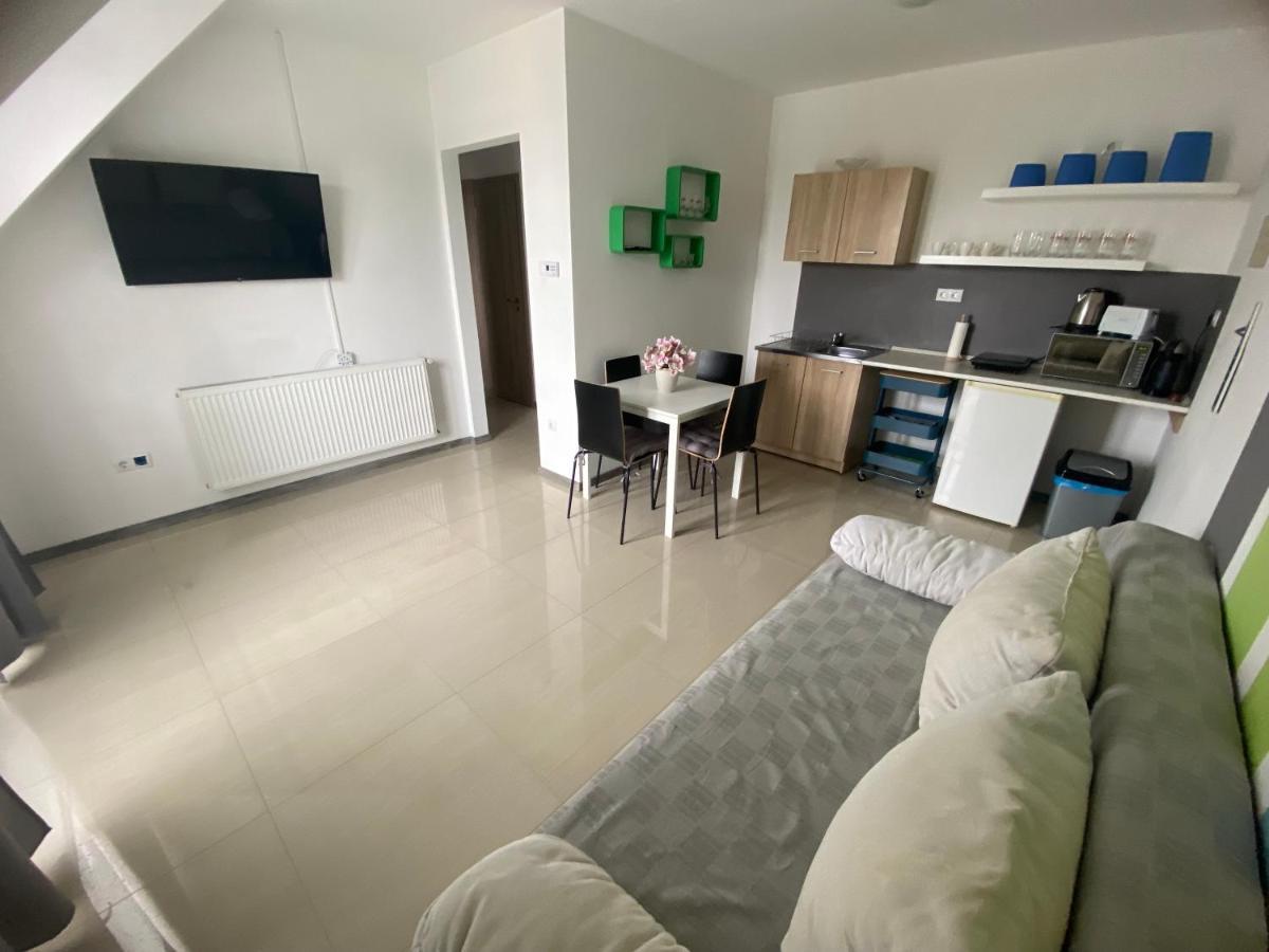 Lexi Family Apartman Appartamento Hajdúszoboszló Esterno foto