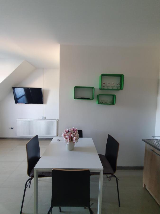 Lexi Family Apartman Appartamento Hajdúszoboszló Esterno foto
